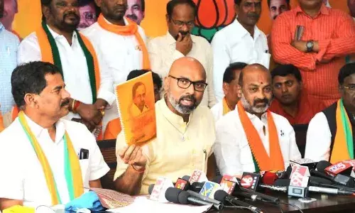 కేసీఆర్ డ్రామా ఆడుతున్నారు.. సీసీటీవీ ఫుటేజీ బయటపెట్టండి.. బండి సంజయ్ ఫైర్