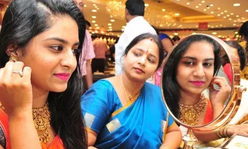 బంగారం కొనుగోలుదారుల‌కు శుభ‌వార్త‌