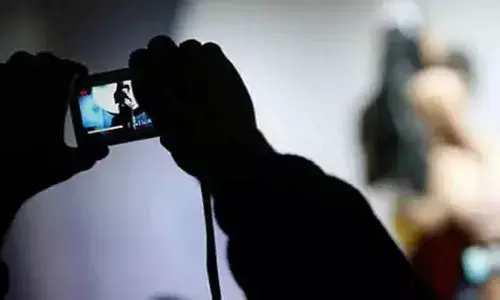 ఇంజనీరింగ్ అమ్మాయితో మఠాధిపతి హానీ ట్రాప్.. సంచలన విషయాలు వెల్లడి