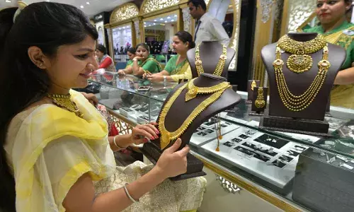 దిగొస్తున్న ప‌సిడి ధ‌ర‌లు.. ఈ రోజు ఎంత త‌గ్గిందంటే..?