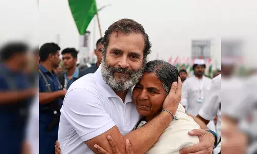 భారత్ జోడో యాత్ర: రాహుల్కు రోహిత్ వేముల తల్లి సంఘీభావం