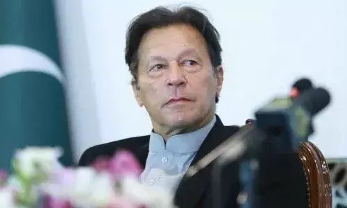 పాక్‌ మాజీ ప్రధాని ఇమ్రాన్‌ఖాన్‌పై దుండగుల కాల్పులు