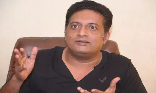 మొయినాబాద్ ఫామ్హౌజ్ ఘటనపై బ్రోకర్లు అంటూ రెచ్చిపోయిన ప్రకాష్ రాజ్