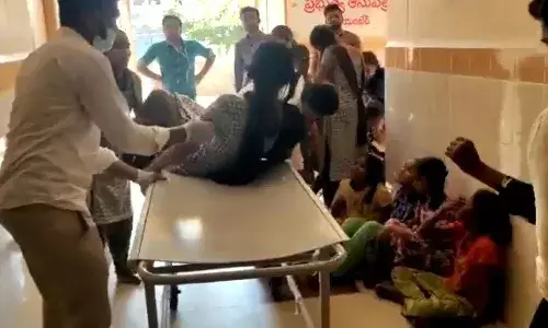 బాలికల వసతి గృహంలో ఫుడ్ పాయిజన్.. 20 మంది విద్యార్థినులకు అస్వస్థత