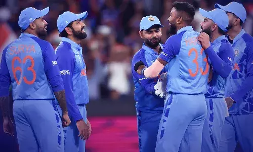 విజయంతో సెమీఫైనల్ లో అడుగుపెట్టిన భారత్