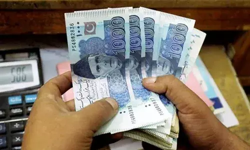 రాత్రికి రాత్రే కోటీశ్వరులు అయిన పాక్ పోలీసులు