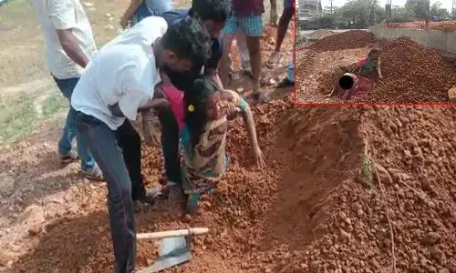 ఏపీలో దారుణం.. తల్లీకూతుళ్ల సజీవ సమాధికి యత్నం