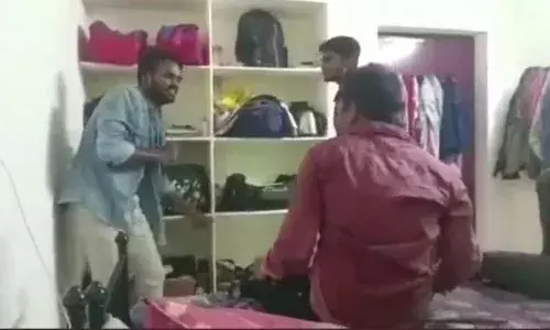 బాలిక విషయంలో గొడవ.. తోటి విద్యార్థిని దారుణంగా కొట్టిన నలుగురు విద్యార్థుల అరెస్ట్