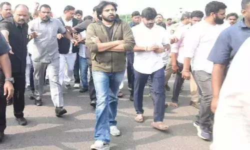 ఆ గ్రామంలో ఇళ్లు కోల్పోయిన ఒక్కో కుటుంబానికి పవన్ రూ. లక్ష సాయం