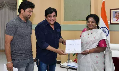 గవర్నర్ తమిళిసైతో నటుడు అలీ భేటీ.. ఎందుకో తెలుసా..?