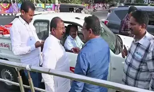 మా జెండాలు పీకుతారా?.. అధికారులపై సోము వీర్రాజు ఆగ్రహం