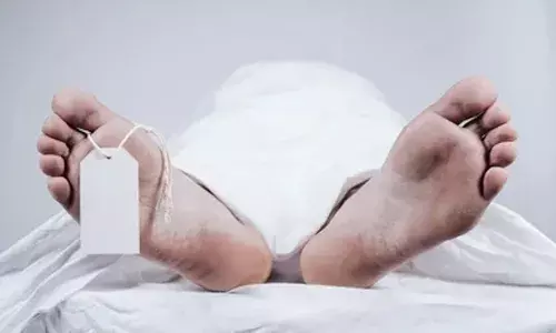 చనిపోయిన మ‌హిళ బ‌తికి వ‌స్తుంద‌ని.. మృత‌దేహం వ‌ద్ద మూడు రోజులు ప్రార్థ‌న‌లు