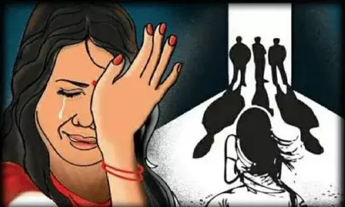 ఘోరం.. భర్త ఎదుటే భార్యపై సామూహిక అత్యాచారం