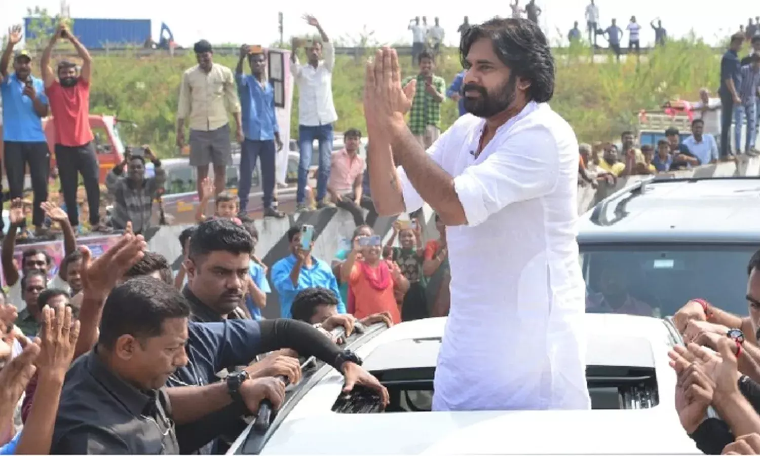 కట్టుదిట్టమైన భద్రత మధ్య.. విజయనగరం చేరుకున్న పవన్ కళ్యాణ్