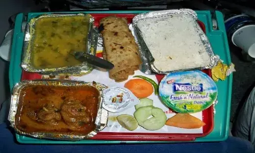 ప్రయాణికులకు శుభవార్త.. రైలులో నచ్చిన ఫుడ్ ఆర్డర్ చేసుకోవచ్చు