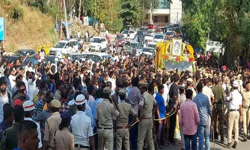 ముగిసిన సూపర్ స్టార్ అంత్యక్రియలు