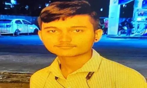 మటన్ సూప్ లో అన్నం.. వెయిటర్ ను చంపేశారు