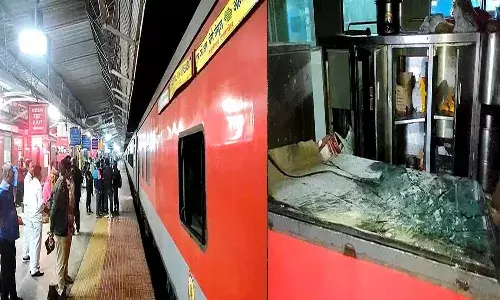 గూడూరు జంక్షన్ సమీపంలో న‌వ‌జీవ‌న్ ఎక్స్‌ప్రెస్ రైలులో చెల‌రేగిన మంట‌లు