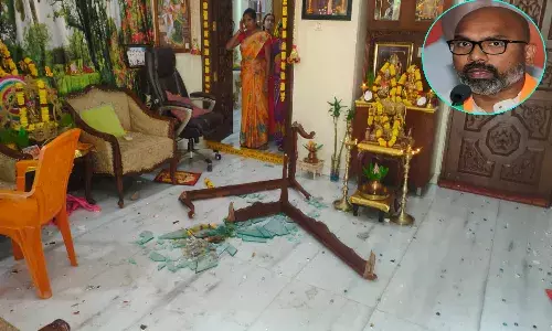 ఎంపీ ధర్మపురి అర్వింద్ ఇంటిపై దాడి