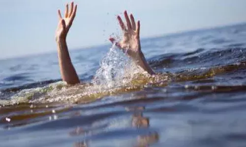 నానక్‌రాంగూడలో విషాదం.. ఈత‌కు వెళ్లి ముగ్గురు చిన్నారులు మృతి