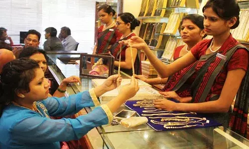 బంగారం కొనాల‌నుకుంటున్నారా..? ఈ రోజు ధ‌ర ఎంత ఉందంటే..?