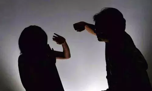 బీమా డబ్బుల కోసం.. భార్యను ఆత్మహత్య చేసుకోమన్న భర్త.. టార్చర్‌ తట్టుకోలేక..