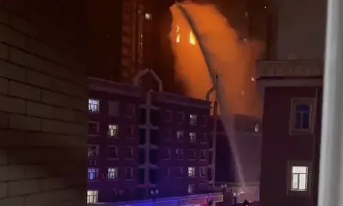 అపార్ట్మెంట్లో అగ్నిప్రమాదం.. 10 మంది సజీవదహనం