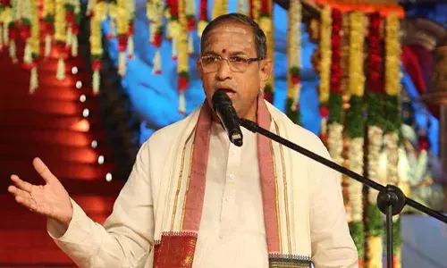 చాగంటి కోటేశ్వరరావుకు గురజాడ పురస్కారం ఇవ్వడంపై వివాదం