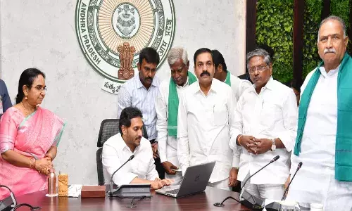 రైతుల అకౌంట్లలో వడ్డీ రాయితీ, ఇన్‌పుట్ సబ్సిడీ జమ చేసిన సీఎం జగన్