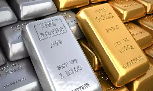 భారీగా త‌గ్గిన వెండి.. స్థిరంగా బంగారం