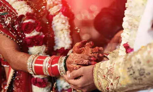 తొలిరాత్రి వరుడికి షాకింగ్ నిజాన్ని చెప్పిన వధువు.. అతడి ఫ్యూజులు ఔట్