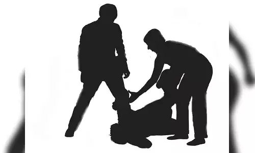 దారుణం.. ప్రశ్నించినందుకు ఆర్టీఐ కార్యకర్తను కొట్టి చంపారు