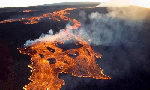 38 ఏళ్ల తరువాత బద్దలైన మౌనా లోవా అగ్నిపర్వతం