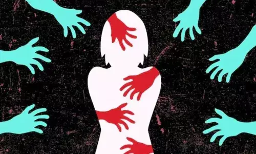 బాలికపై నలుగురు కుర్రాళ్లు అత్యాచారం.. ఆపై ప్రధానోపాధ్యాయుడు కూడా..