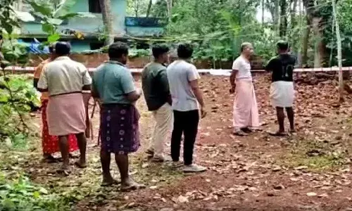 శిశువు మృతదేహాన్ని పీక్కుతిన్న కుక్కలు.. తల్లి అరెస్ట్‌.. అసలు ట్విస్ట్‌ ఇదే.!