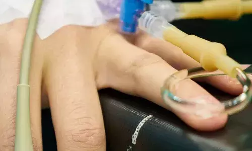 విషాదం.. ఆర్టీసీ బస్సు ఫుట్బోర్డ్పై నుంచి పడి 17 ఏళ్ల బాలిక మృతి