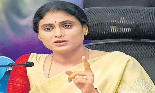 నా మీద దాడి జరిగితే కేసీఆర్దే బాధ్యత : షర్మిల