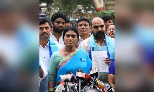 తెలంగాణలో బస్సు యాత్ర చేయబోతున్న షర్మిల