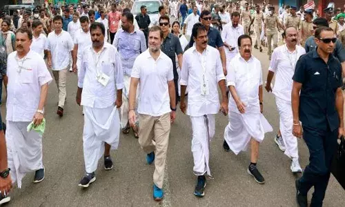 భారత్ జోడో యాత్రలో పాల్గొన్న ప్రభుత్వ ఉపాధ్యాయుడిని సస్పెండ్ చేసిన ఉన్నతాధికారులు