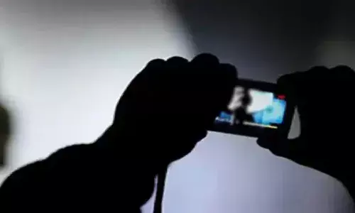 హైదరాబాద్లో దారుణం.. మహిళ ప్రైవేట్ వీడియోలు రికార్డ్ చేసి.. లైంగిక వేధింపులు