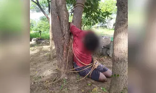 దారుణం.. దొంగతనం చేశాడని చెట్టుకు కట్టేసి కొట్టి చంపారు