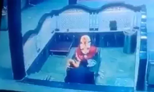 బాబాకు మొక్కుతూనే ప్రాణాలు వ‌దిలాడు..!