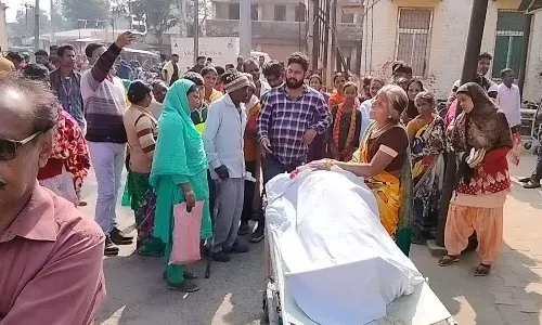 గొడవ పడి.. భార్యను తుపాకీతో కాల్చి చంపిన భర్త