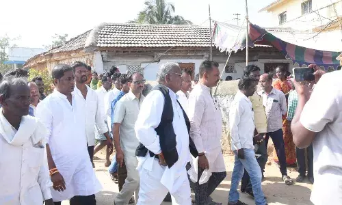 రమేష్ ది రాజకీయ హత్య.. అర్హత ఉన్నా డబుల్ బెడ్ రూమ్ ఇల్లు ఇవ్వలేదు : వీహెచ్