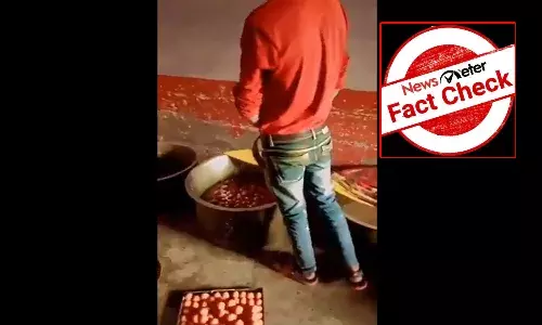 FactCheck : గులాబ్ జామ్ స్వీట్లు ఉన్న పాత్రలో మూత్రవిసర్జన చేసారా?