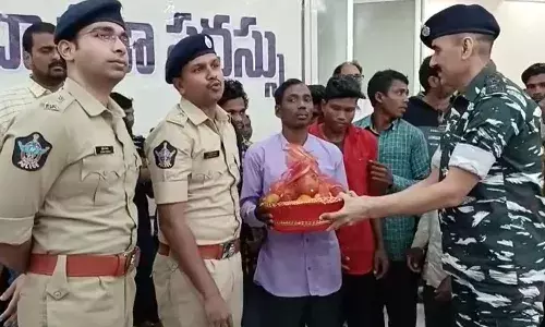 ఏపీలో భారీగా లొంగిపోయిన మిలిసియ సభ్యులు