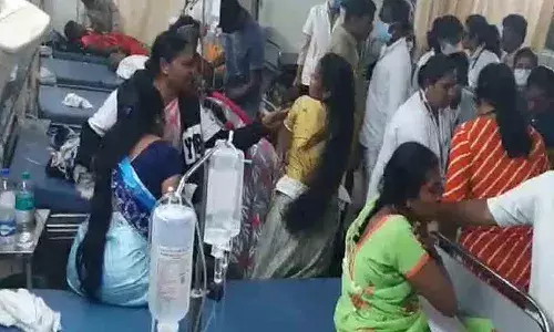 విషాదం.. పెళ్లిబృందంతో వెలుతున్న ట్రాక్ట‌ర్ బోల్తా.. ఆరుగురు మృతి