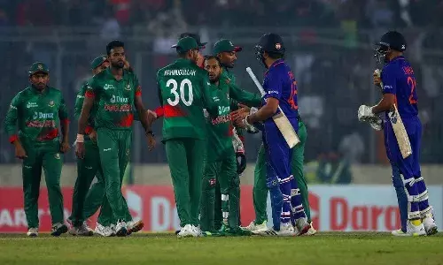 గాయంతోనూ రోహిత్ మెరుపులు.. పోరాడి ఓడిన భారత్