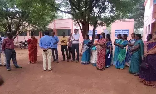 ప్రభుత్వ పాఠశాల టాయిలెట్లో పసికందు మృతదేహం లభ్యం