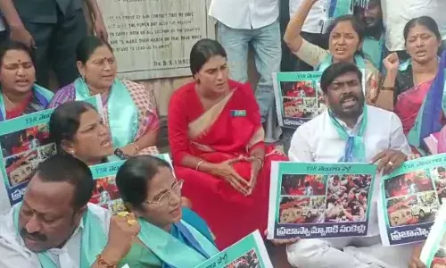 మేం పాదయాత్ర చేస్తే కేసీఆర్ కు వచ్చిన నష్టమేంటి.? : షర్మిల
